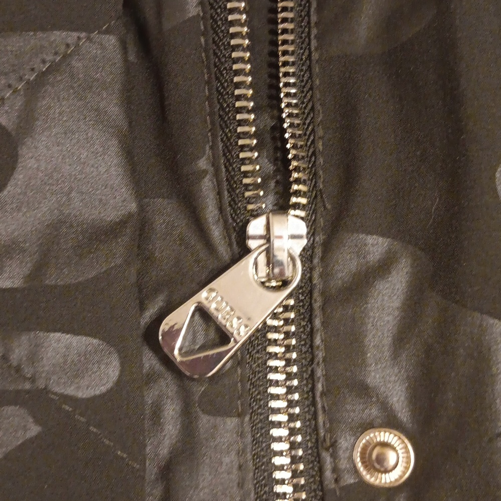 GUESS Camouflage Rain Jacket Women's  Medium NWT - Picture 6 of 7